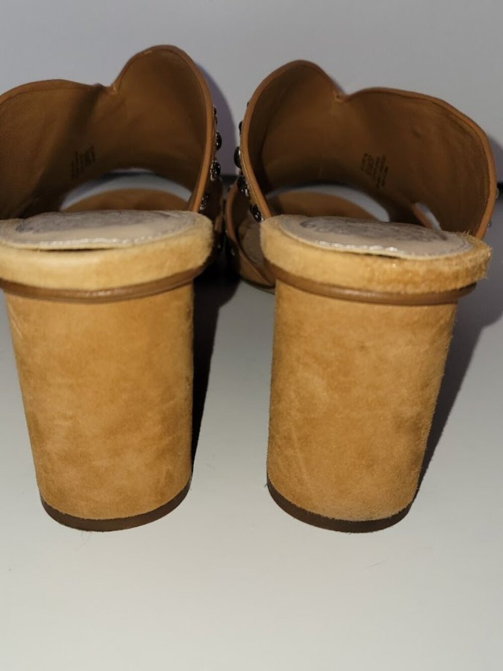 Vince Camuto Mule Sandal Chunky Heel Tan Suede W/Studded Accent Women’s Size 6.5 - Picture 5 of 11